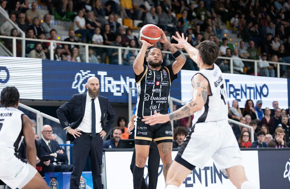 BM ON LBA/ JONES E STEWARD FANNO VOLARE TRENTO, TORTONA KO 89-75 di Elio De Falco