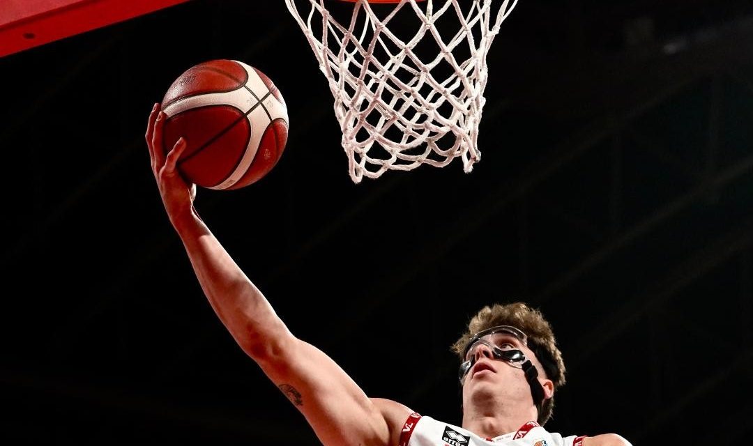 BM ON A2/ LE PAGELLE DI PESARO-SCAFATI: L’ESPERIENZA DI BUCARELLI E I CENTIMETRI DI MINIOTAS REGALANO LA VITTORIA A PESARO, UN EROICO CAROTI NON BASTA – DI ALESSIO APICELLA