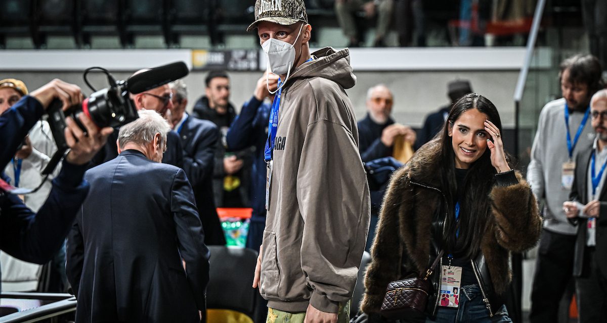 BM AZZURRO/ LA GRANDE  SORPRESA, LA GRANDE GIOIA. IL CAPITANO ACHILLE POLONARA ENTRA ALLA NOVA ARENA DI TORTONA PER TIFARE ITALBASKET E STARE VICINO AI SUO COMPAGNI ED AMICI FRATERNI AZZURRI