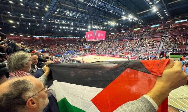 Olimpia Milano-Hapoel, Consigliere Regionale identificato dalla Digos per l’esposizione della bandiera palestinese