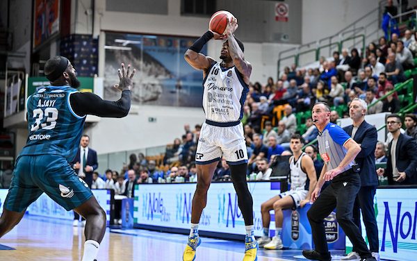 BM ON LBA/ Le Pagelle: Nate Johnson e Carlos Marshall Jr i trascinatori di Sassari, decisivo anche Mcglynn. Ballo e Xavier Sneed non salvano Cantù – di Valerio Laurenti