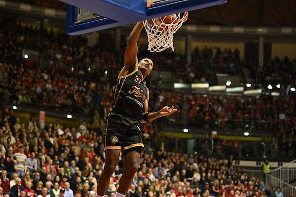 BM ON LBA/ Le Pagelle: Trieste vola sulle ali di uno stratosferico Ramsey. Decisivi anche Sissoko e Markel Brown. Armoni Brooks e Shields non salvano Milano – di Valerio Laurenti