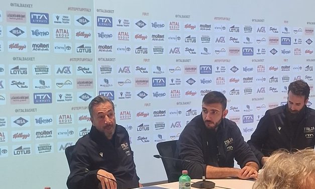 BM AZZURRO/ COACH BANCHI: “VOGLIAMO CERCARE DI MOSTRARE IL MIGLIOR VOLTO POSSIBILE”. TESSITORI:”SONO MOLTO CONTENTO DI POTER SERVIRE IN QUESTE MAGLIE”. – DI VALENTINA FOGLIETTA.