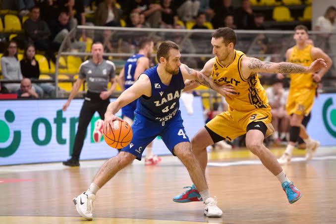 BM DA BASKET ADRIATICO / CROAZIA: LA REGOLA DEGLI EX PUNISCE LO ZADAR E PERMETTE ALLO SPLIT DI DINO REPEŠA IL SORPASSO AL PRIMO POSTO – DI MATTEO CAZZULANI