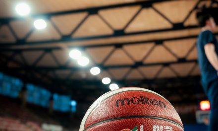 BM ON A2 / LE PAGELLE: L’EX OGDEN CONDANNA LA FORTITUDO ALLA SECONDA SCONFITTA DI FILA. OTTIMA PARTITA DI TOMMASINI E MARINI. DELLA ROSA E SARTO IN DOPPIA CIFRA INSIEME ALLA DOPPIA DOPPIA DI SOROKAS – DI EDOARDO TAMBA