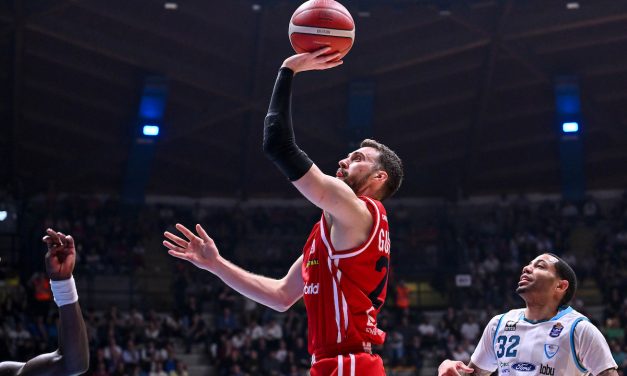 FOCUS BM/ IL MOMENTO DEL WEEKEND: L’APPOGGIO PRECISO AL TABELLONE DI GUDURIC ANNULLA LE SPERANZE DI RIMONTA DI CANTU’ – DI ALESSIO APICELLA