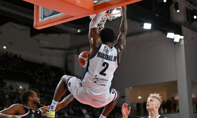 BM ON LBA/ Dinamo Sassari, infortunio per Marshall Jr: lesione al collaterale mediale