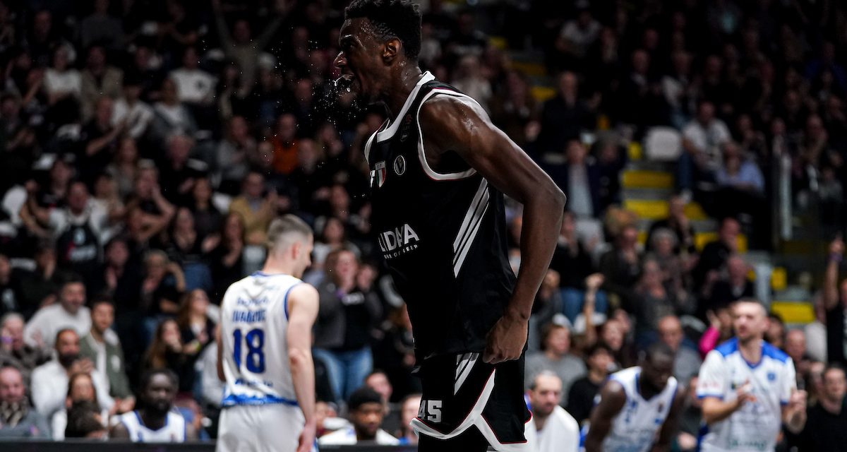 VIRTUS BOLOGNA, LA CARICA DI AKELE: “QUI SI SENTE FORTE IL PESO E LO STIMOLO DEL BLASONE DEL CLUB”