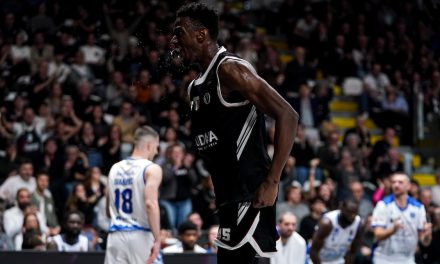 VIRTUS BOLOGNA, LA CARICA DI AKELE: “QUI SI SENTE FORTE IL PESO E LO STIMOLO DEL BLASONE DEL CLUB”