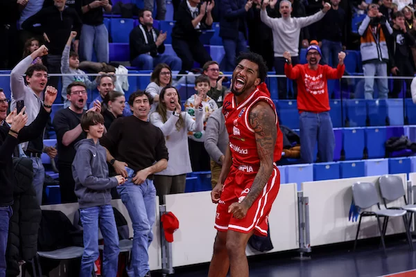 BM ON LBA / BROOKS “SALVA OLIMPIA”, UNA SPLENDIDA UDINE BEFFATA SULLA SIRENA (85-84) di Elio De Falco