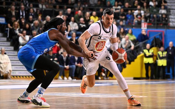 BM ON LBA/ Udine torna a vincere al PalaCarnera, Sassari sconfitta (92-79) – di Valerio Laurenti