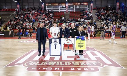 La LNP ha omaggiato Piero Pasini prima della semifinale tra Brindisi e Rimini: tantissimi applausi per il leggendario coach romagnolo – di Matteo Parma