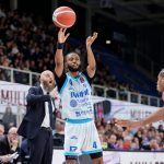 BM DA LBA/ Sfida ad alta tensione con mille cambi sul vantaggi, ma in overtime con il brivido passa Sassari 96-99 a Trento – di Ilaria Tubia