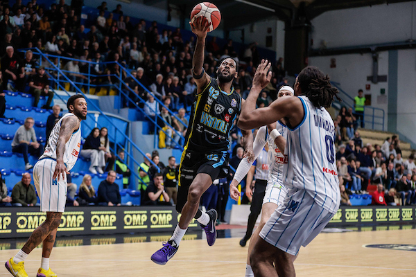 BM ON LBA/ La Vanoli Cremona torna al successo, sconfitto Napoli al PalaRadi (88-81)