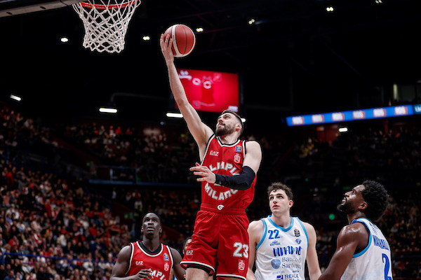 BM ON LBA/ L’Olimpia Milano festeggia i 90 anni con il sorriso, sconfitta la Dinamo Sassari al Forum (99-87) – di Valerio Laurenti