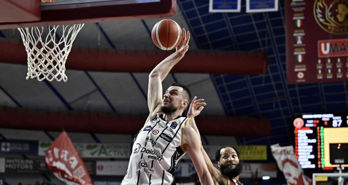 BM DA LBA/ LE PAGELLE: Con Jogela e il duo play Trento conquista ancora Venezia 87-106 – di Ilaria Tubia