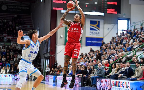 BM ON LBA/ Le Pagelle: Reggio Emilia vola con un superlativo Caupain, decisivi anche Echenique e Barford. A Sassari non basta l’asse Buie-Mcglynn – di Valerio Laurenti
