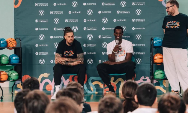 Virtus, Hackett: “Il nostro compito è anche quello di far del bene alla comunità, non solo vincere le partite”. Niang: “Felice di essere fonte di ispirazione dei più giovani”