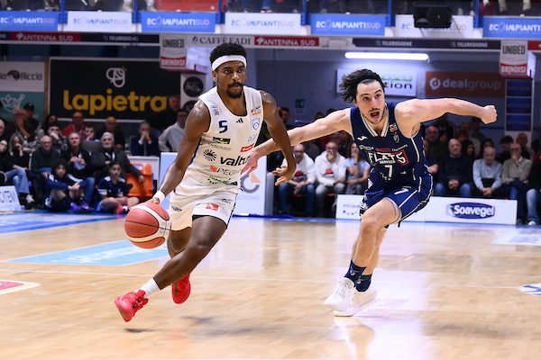 Avellino Basket, la dirigenza corre ai ripari dopo l’infortunio di Mussini: accordo con Blake Francis