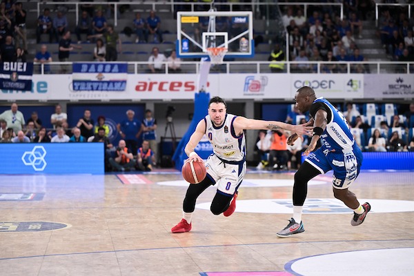 Cappelletti trascina, Treviso vede la salvezza, Brescia ko 90-99