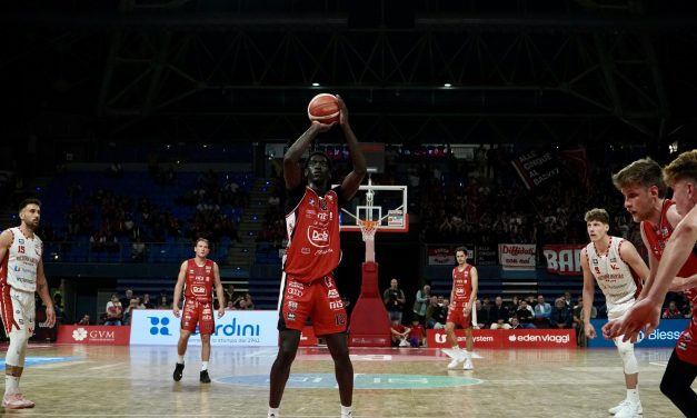 BM ON A2/ LE PAGELLE DI PESARO-RIMINI: SANKARE CONTRO TUTTI, RIMINI SI AGGRAPPA AL GIOVANE ITALIANO, MA PESARO NE PORTA 5 IN DOPPIA CIFRA – DI ALESSIO APICELLA