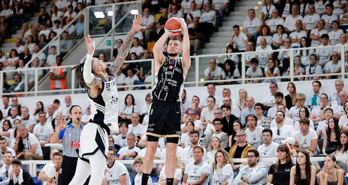 BM ON LBA/ TRENTO REGALA SPETTACOLO E STRAPAZZA LA VIRTUS 102-85, ORA IL MIRACOLO È AD UN PASSO – di EUGENIO PETRILLO