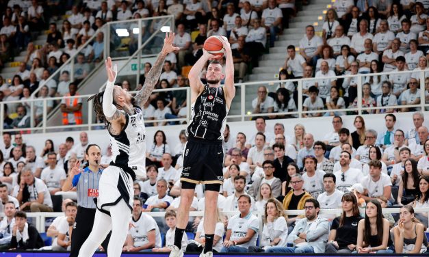 BM ON LBA/ TRENTO REGALA SPETTACOLO E STRAPAZZA LA VIRTUS 102-85, ORA IL MIRACOLO È AD UN PASSO – di EUGENIO PETRILLO