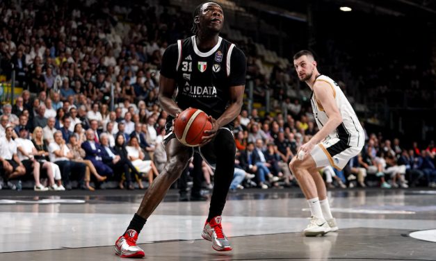 BM ON LBA/ LA VIRTUS VEDE IL FONDO E POI GIOCA UNA QUARTO PERIODO STELLARE, ORA È SEMIFINALE: TRENTO BATTUTA 106-95
