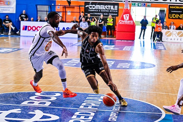 BM ON LBA / Trento riaccende la speranza, Udine KO 69-76 al Carnera di Elio De Falco