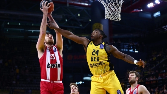 BM SULLE STRADE D’EUROPA / GRECIA, SEMIFINALI: L’OLYMPIACOS ELIMINA L’AEK E VA IN FINALE COL PANATHINAIKOS – DI MATTEO CAZZULANI