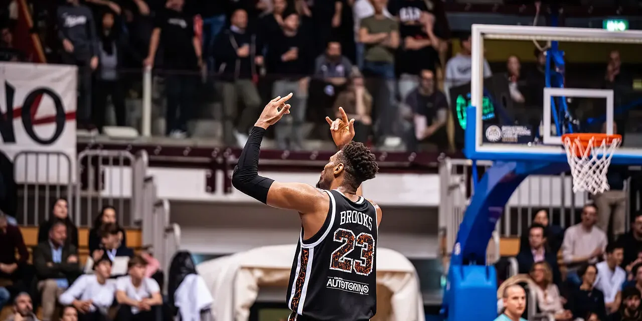 Pallacanestro Trieste, Jeff Brooks dice addio ai giuliani dopo due anni, il saluto della società: “Una volta biancorosso, per sempre biancorosso”