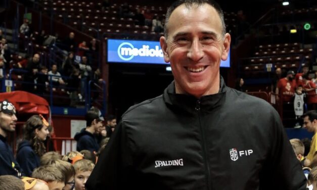 Lo storico arbitro Carmelo Lo Guzzo si ritira dopo la gara 3 tra Reyer e Olimpia: “Porterò con me ricordi, emozioni, amicizie e insegnamenti che mi accompagneranno per tutta la vita”