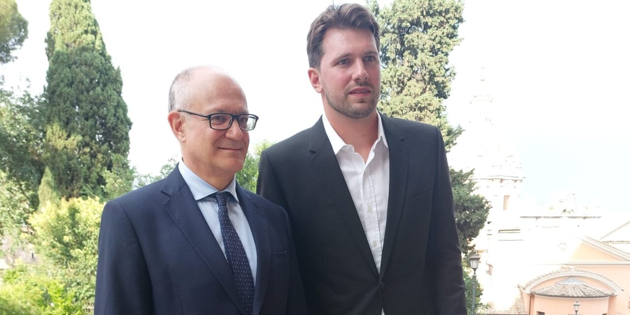 Basketball Club Roma SPQR, il sindaco di Roma Roberto Gualtieri dopo l’incontro con Luka Doncic: “Raccogliere investimenti e crescere di reputazione per noi è una cosa positiva. La decisione del club di venire a Roma è stata presa positivamente”
