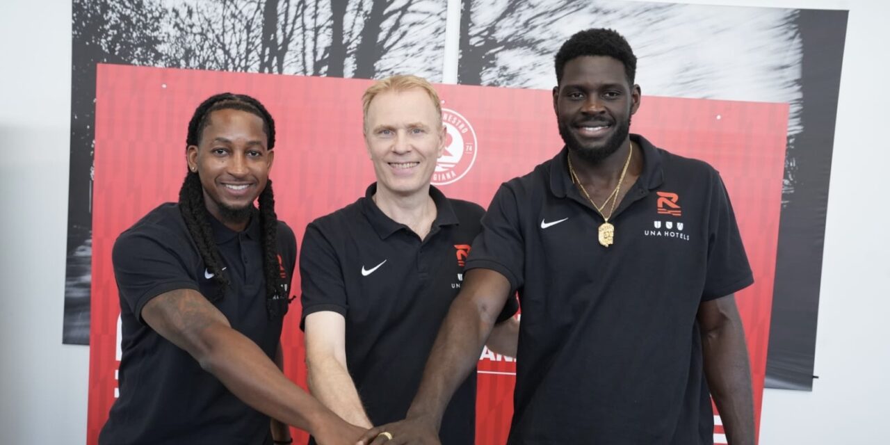 Pallacanestro Reggiana, presentati i nuovi acquisti Speedy Smith e Derek Ogbeide: “Felici e motivati di essere qui”