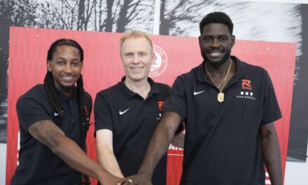 Pallacanestro Reggiana, presentati i nuovi acquisti Speedy Smith e Derek Ogbeide: “Felici e motivati di essere qui”
