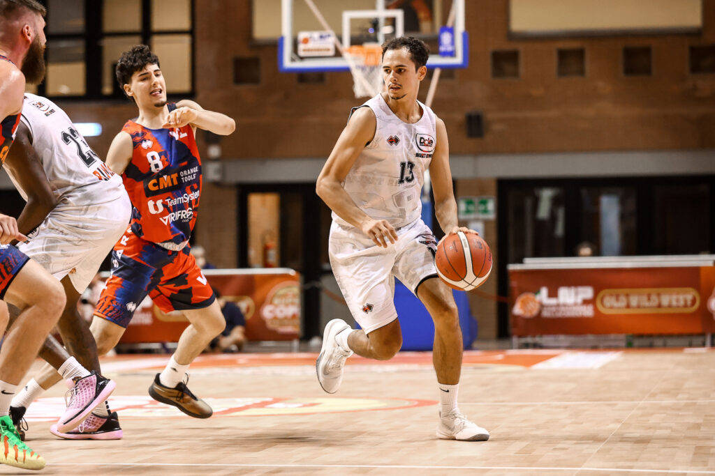 Photo: basketmagazine.net 40 Prime Manu Ginobili Plays That Would Break the NBA Today