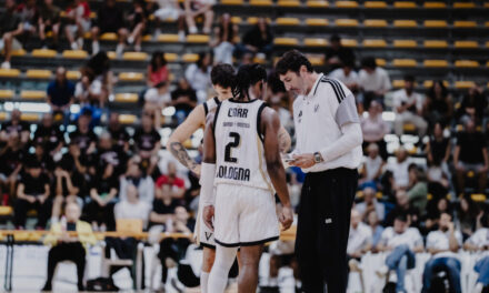 Virtus Bologna, Mumbrù e Ferrari dopo il successo su Pesaro: «Nel secondo tempo abbiamo trovato il nostro ritmo e la musica è cambiata»