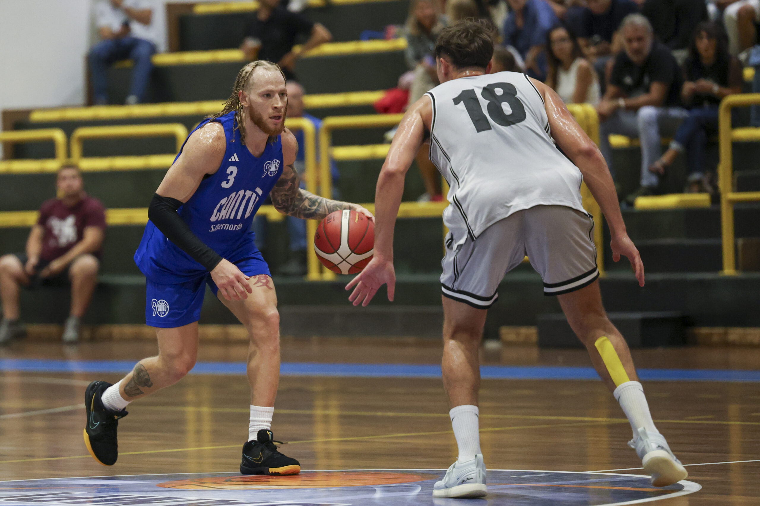 Photo: basketmagazine.net UNA Hotels Reggio Emilia Beats Cantù to Win Trofeo degli Angeli and Close Preseason