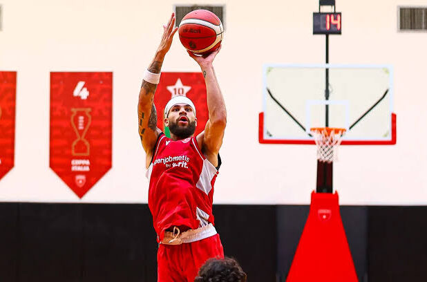 BM ON PRESEASON / HALE SI CONFERMA UNA FURIA E PORTA VARESE IN FINALE DEL TROFEO BASILICATA: BATTUTA NAPOLI 102-98 – DI ANTONIO CATALANO