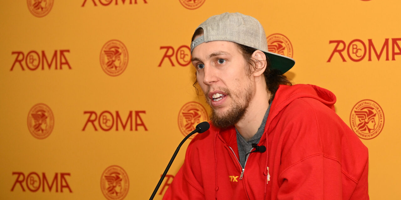 BC ROMA, PRESENTATO KELLY OLYNYK: “AMO L’ITALIA E L’EUROPA, QUESTO ERA IL MOMENTO PERFETTO PER VENIRE A GIOCARE QUI.” – di Matteo Piepoli