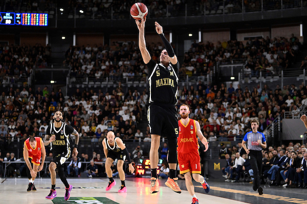 BM LBA TIME/ Il derby di Roma è uno spettaccolo: davanti ai 9300 spettatori del PalaEur la Maxima sconfigge la BC solo nel finale (96-95) – di Valerio Laurenti