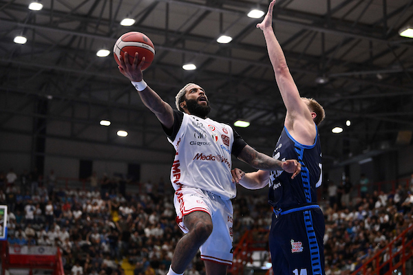 BM LBA TIME/ Le Pagelle: Matthews e Diop firmano il successo di Milano, anche RJ Cole è decisivo. Non bastano Markel Brown e Jack White a Napoli – di Valerio Laurenti